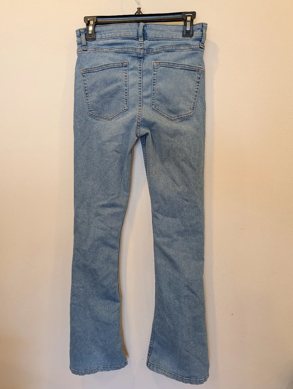 ASOS DESIGN stretch flare jeans in light wash blue - Picture 2 of 6